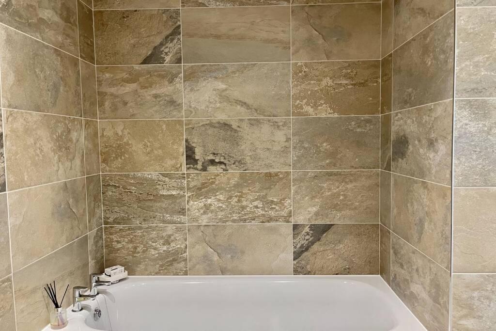 Lavender Apartment - Spacious Apartment Close To The Beach Deal Exterior foto